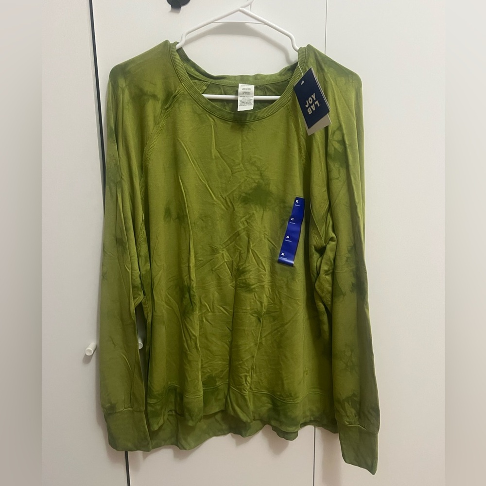 Green workout long sleeve